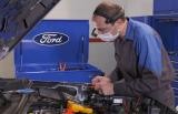 戴着智能眼镜修车更有效率，Ford导入新型诊断仪器让技师加速排除问题